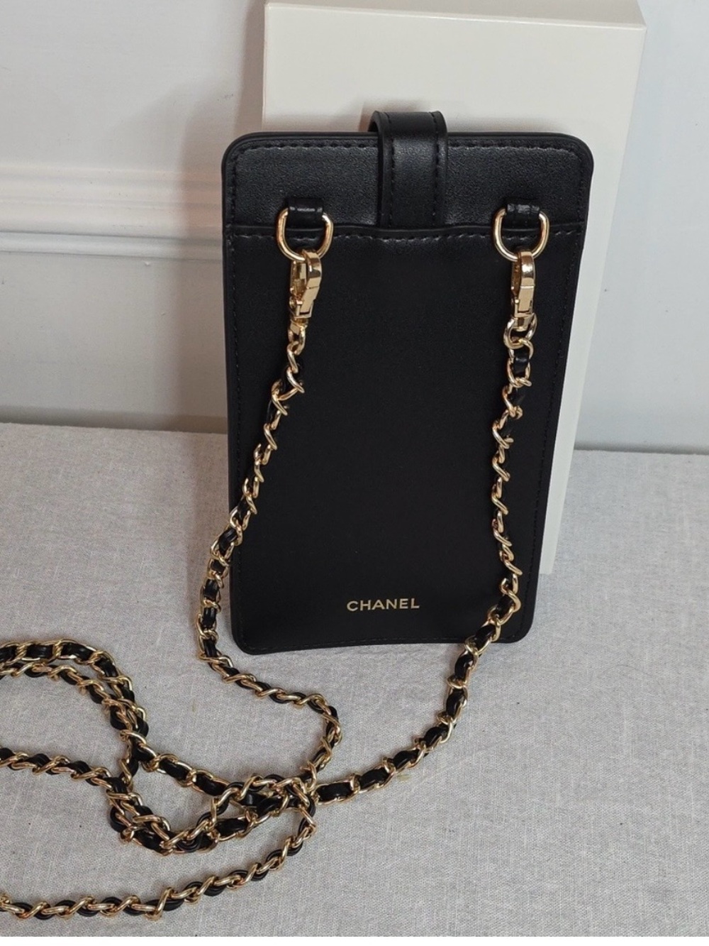CHANEL Black Coco Crush Mini Crossbody with Gold Chain/Fits phone and credit - Picture 2 of 2